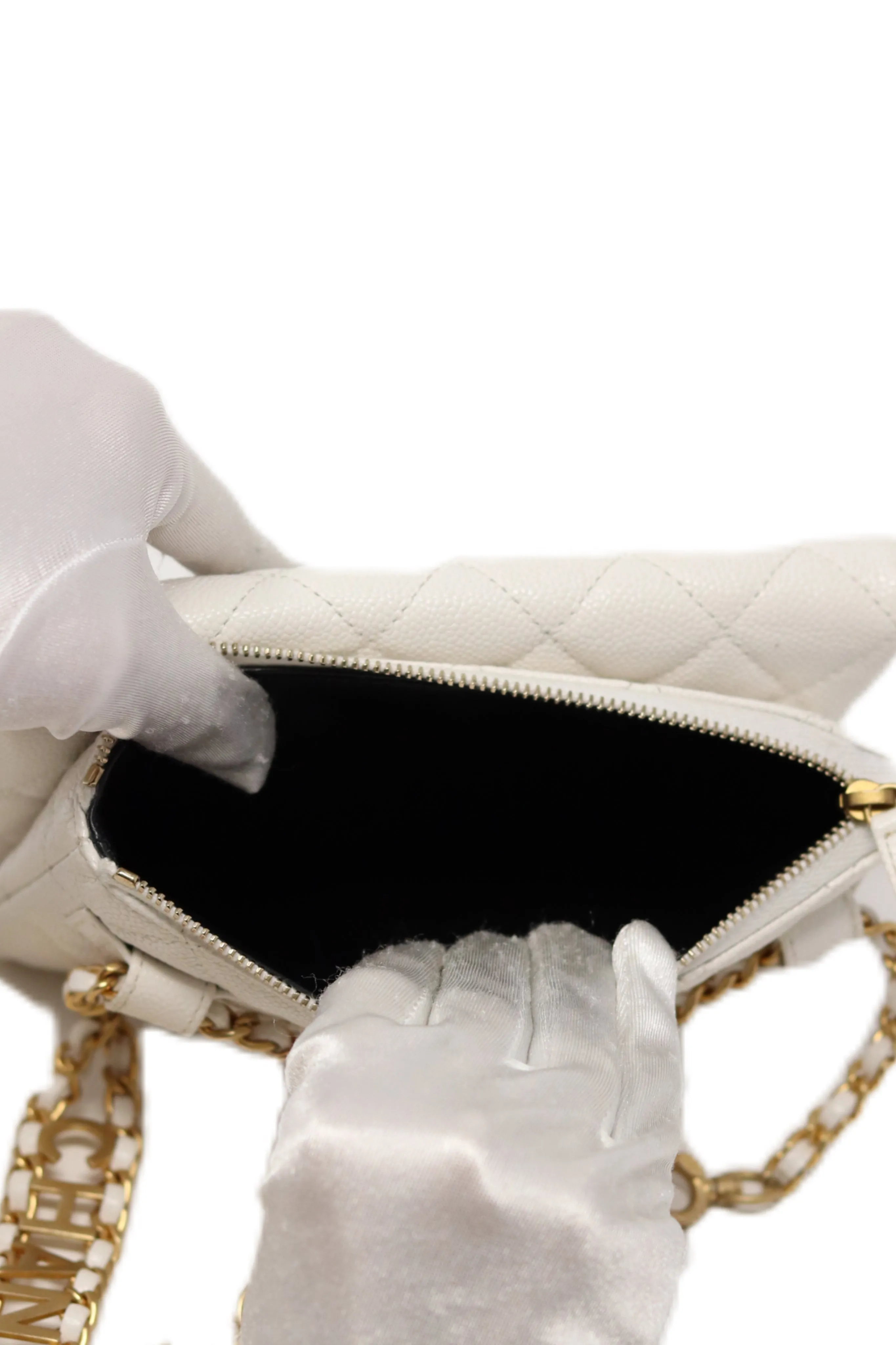 Pre-Owned Chanel 2022 White Caviar Logo Belt Bag