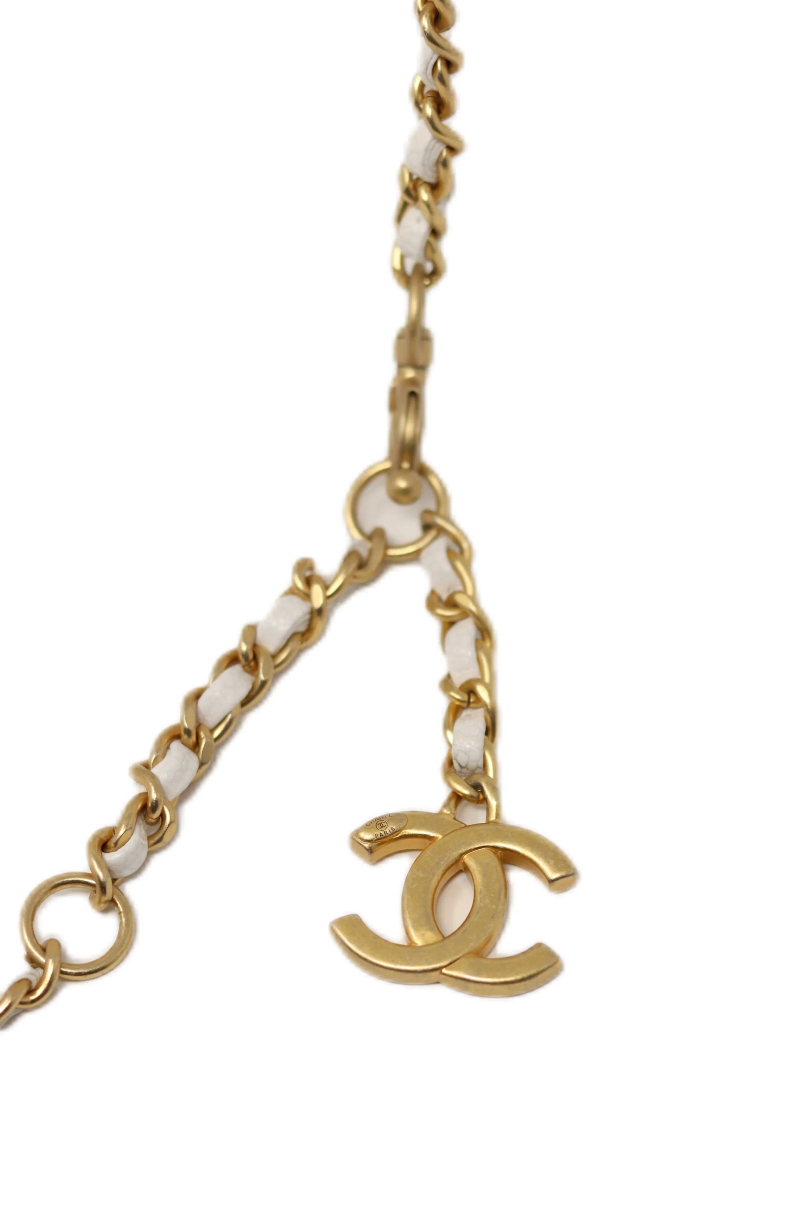 Pre-Owned Chanel 2022 White Caviar Logo Belt Bag