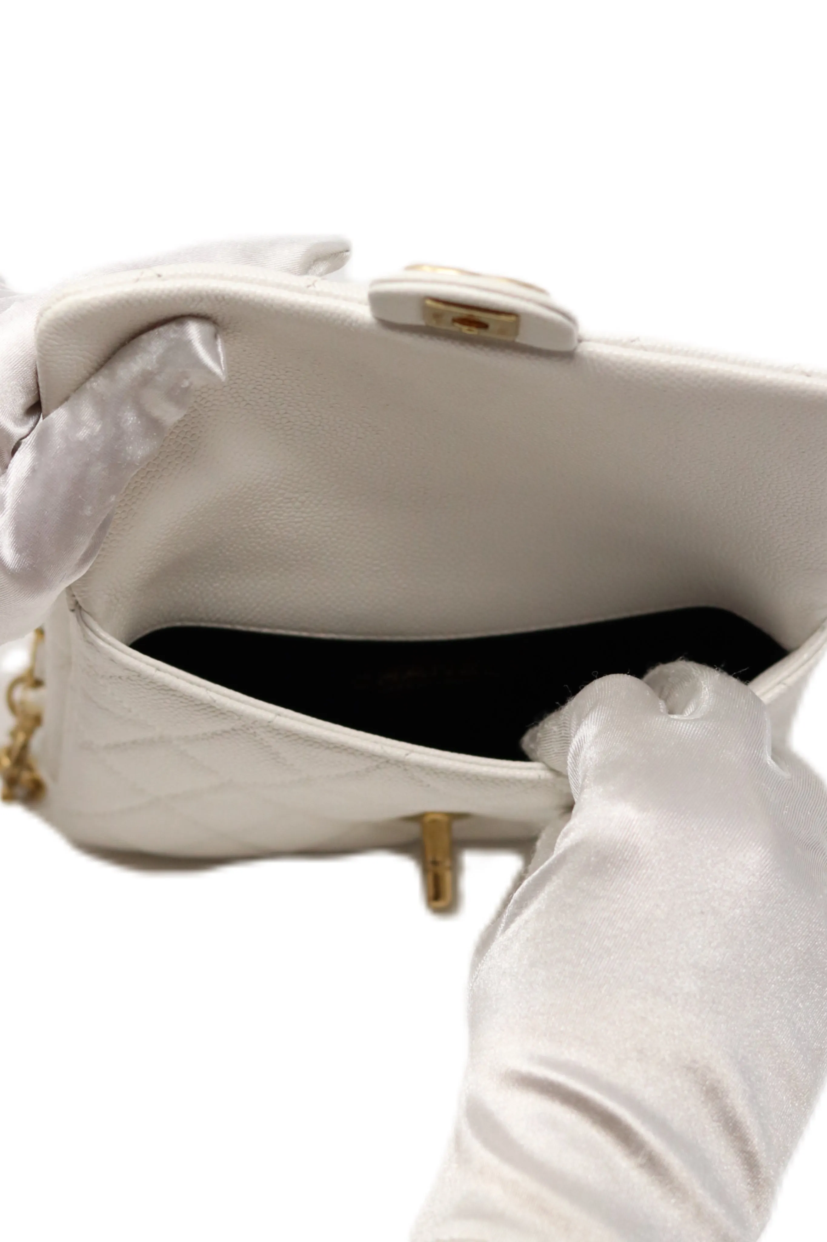Pre-Owned Chanel 2022 White Caviar Logo Belt Bag