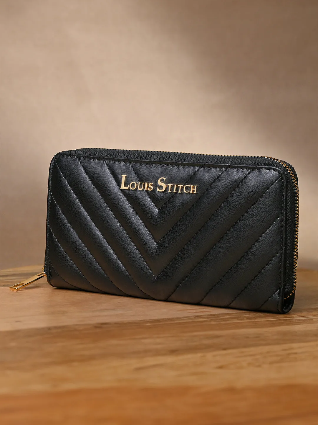 Stylish Black Clutch Hand Purse for Women with Zipper Closure